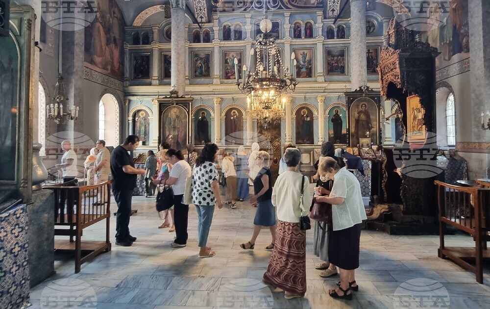 Плевен - храм „Света Параскева" - света литургия