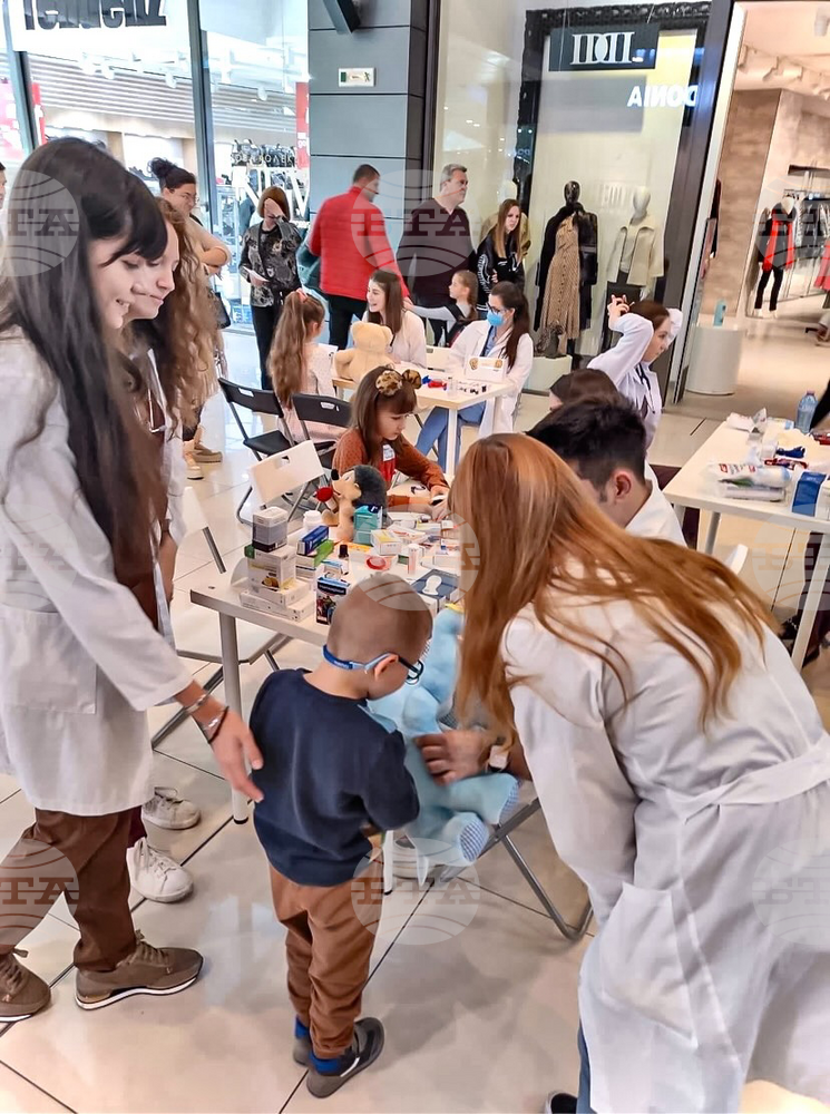 Medical Students Association Organizes Teddy Bear Hospital