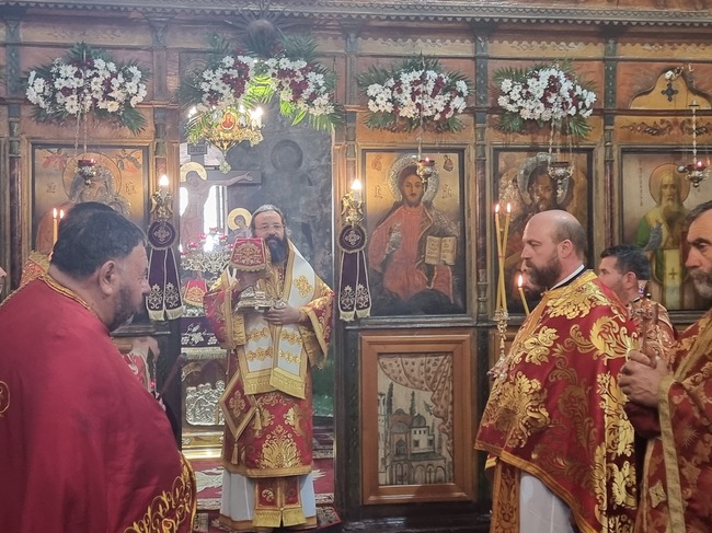 Смолянският епископ Висарион оглави литургията за храмовия празник в църквата „Св. Неделя“ в Смолян