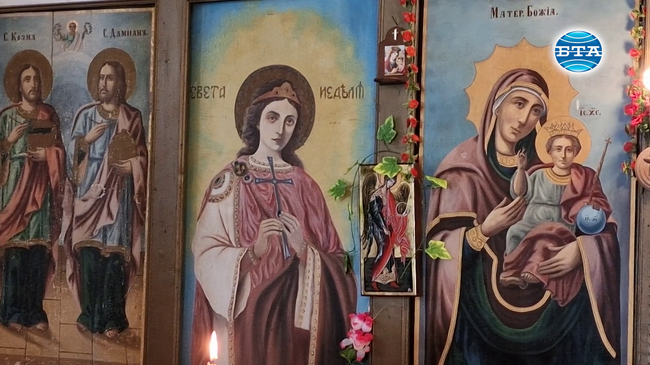 С водосвет и шест курбана в църквата „Св. Неделя“ в хасковското село Стамболийски отбелязаха 100–годишнината от построяването на храма