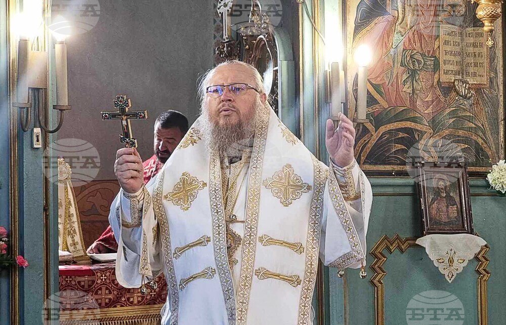 Тутракан - Негово Високопреосвещенство Русенският митрополит Наум - Света литургия
