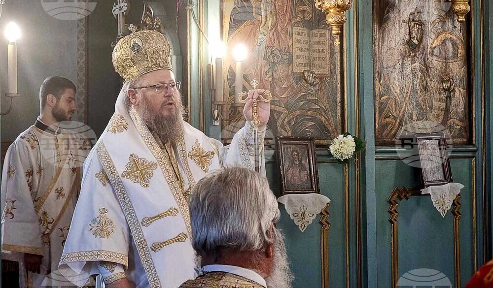 Тутракан - Негово Високопреосвещенство Русенският митрополит Наум - Света литургия
