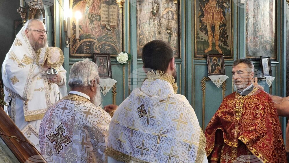 Тутракан - Негово Високопреосвещенство Русенският митрополит Наум - Света литургия