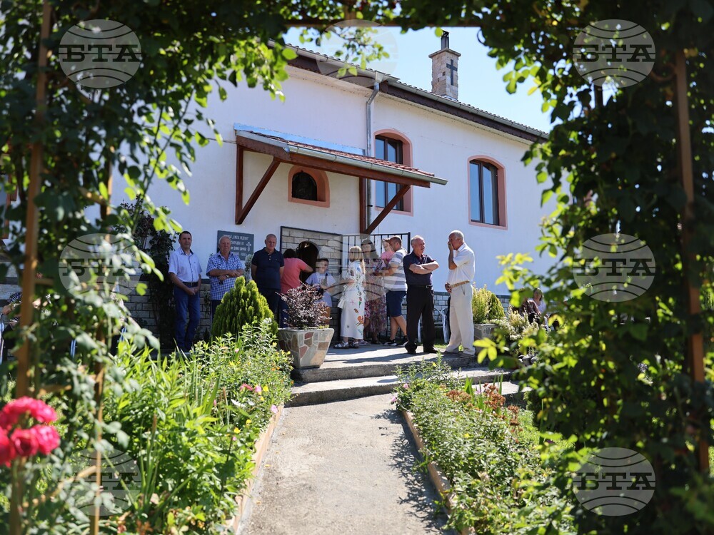 Сатовча - храм „Света великомъченица Неделя“ - света литургия