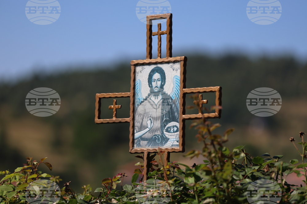 Сатовча - храм „Света великомъченица Неделя“ - света литургия