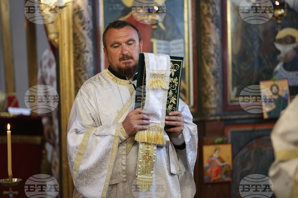 Сатовча - храм „Света великомъченица Неделя“ - света литургия