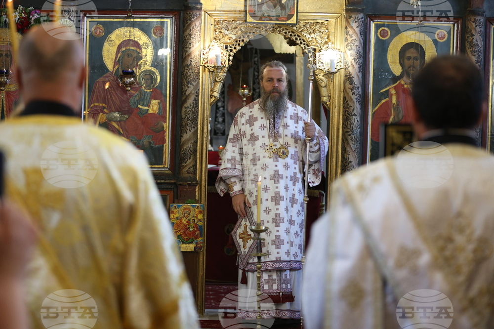 Сатовча - храм „Света великомъченица Неделя“ - света литургия