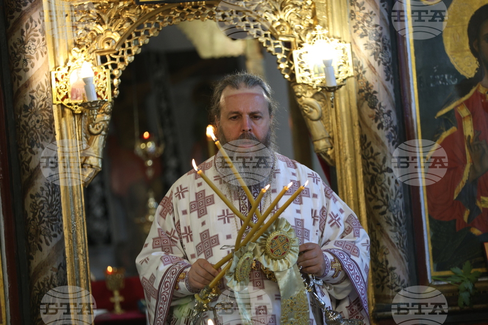 Сатовча - храм „Света великомъченица Неделя“ - света литургия