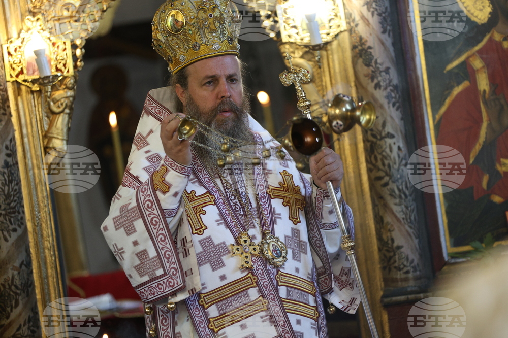 Сатовча - храм „Света великомъченица Неделя“ - света литургия