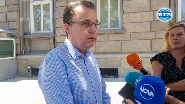 Предложението ни за технически кабинет с третия мандат е вариант за излизане от политическата криза, каза Стоян Михалев от ДСБ