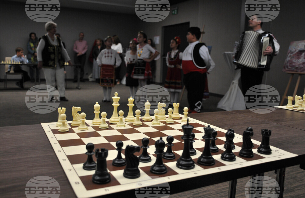 Бургас - благотворителен шахматен сеанс - Нургюл Салимова
