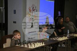 Бургас - благотворителен шахматен сеанс - Нургюл Салимова