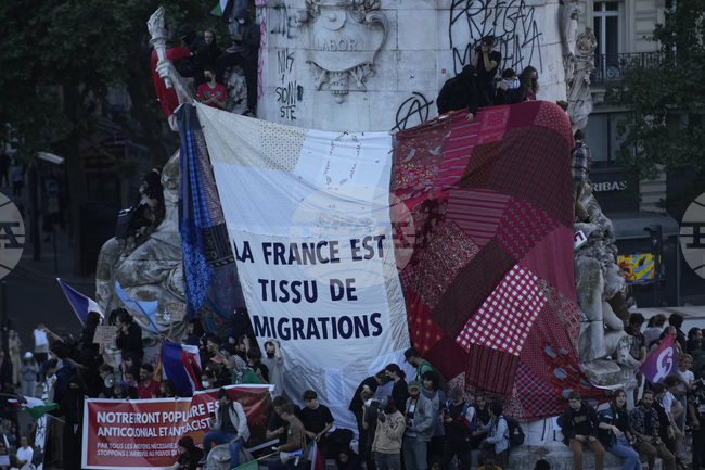 Фусейну Сисе - сенегалският мигрант във Франция, превърнал се в "Супермен по неволя"