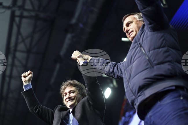 Бразилската полиция обвини бившия президент Жаир Болсонаро, че е възнамерявал да избяга в Аржентина и да поиска политическо убежище