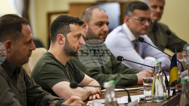 Зеленски обяви, че ще има още кръгове на тристранните преговори; срещите в Женева бяха "интензивни и съдържателни", каза Умеров