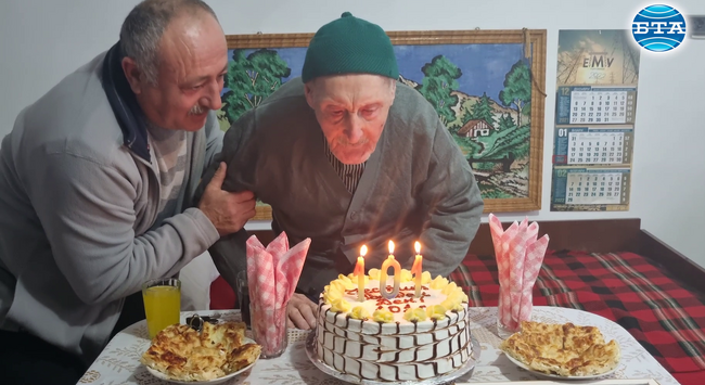 Един от столетниците на България е Ибрям Салиев от търговищкото село Макариополско