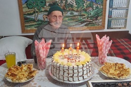 Село Макариополско - столетник