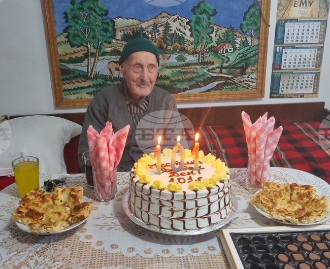 Село Макариополско - столетник