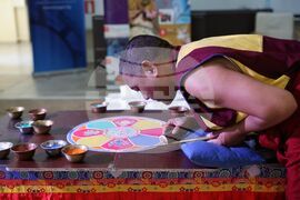 Бургас - тибетска пясъчна мандала - демонстрация