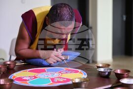 Бургас - тибетска пясъчна мандала - демонстрация