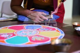 Бургас - тибетска пясъчна мандала - демонстрация