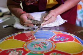 Бургас - тибетска пясъчна мандала - демонстрация