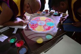 Бургас - тибетска пясъчна мандала - демонстрация