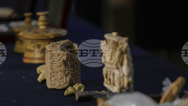 Артефакти на 40 000 години, открити в пещера в Германия, вероятно са предшественици на писмения език