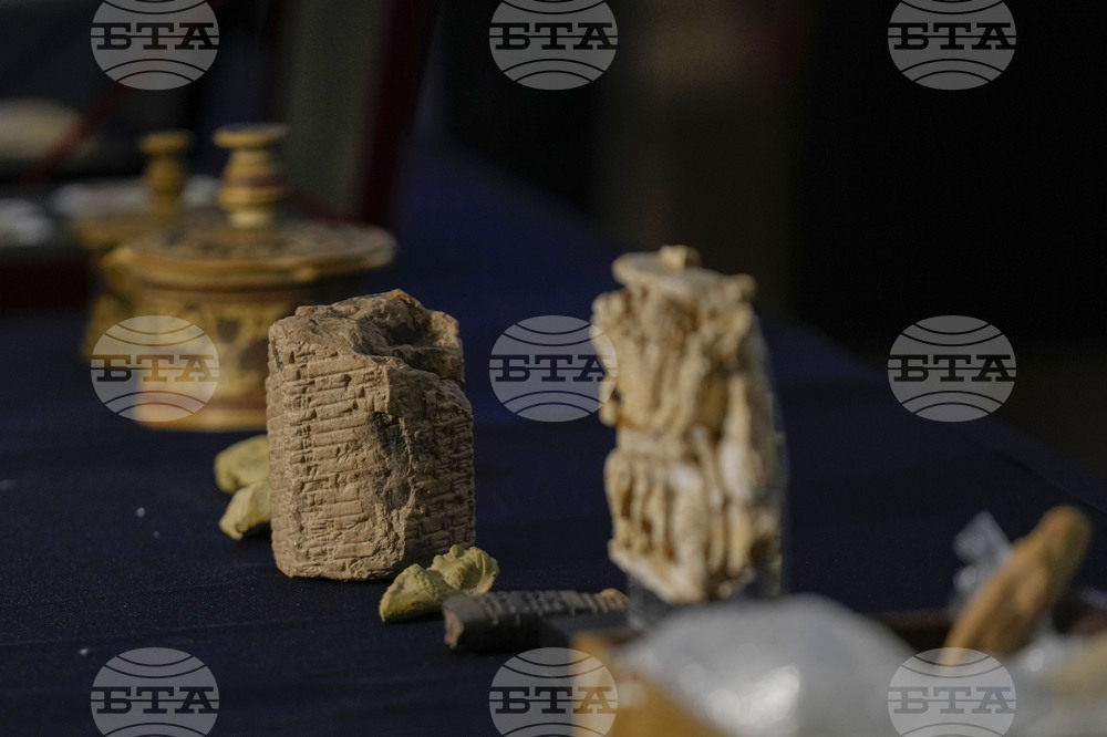 Артефакти на 40 000 години, открити в пещера в Германия, вероятно са предшественици на писмения език