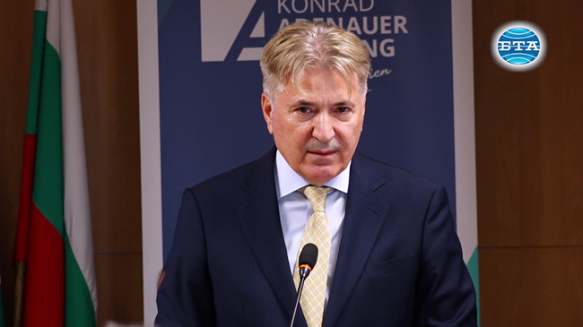 Преките загуби за България от забавянето на пълното ни присъединяване към Шенген възлизат на 845 млн. лв., каза икономическият министър Петко Николов