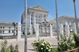 Република Северна Македония - метална ограда пред правителството