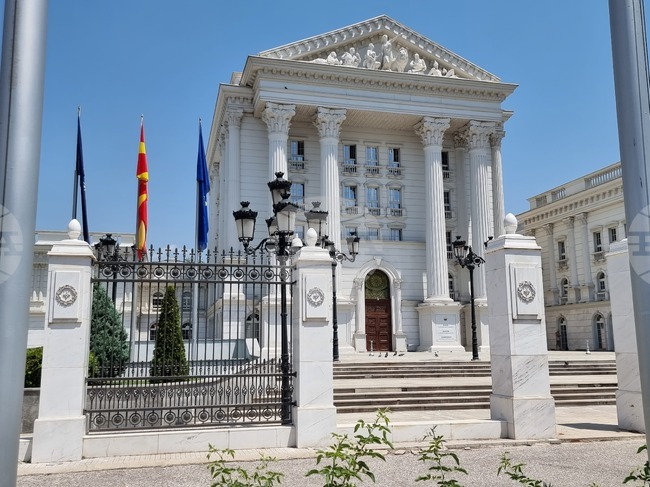 Република Северна Македония - метална ограда пред правителството