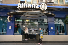 Пенсионери - изплащане на пенсии