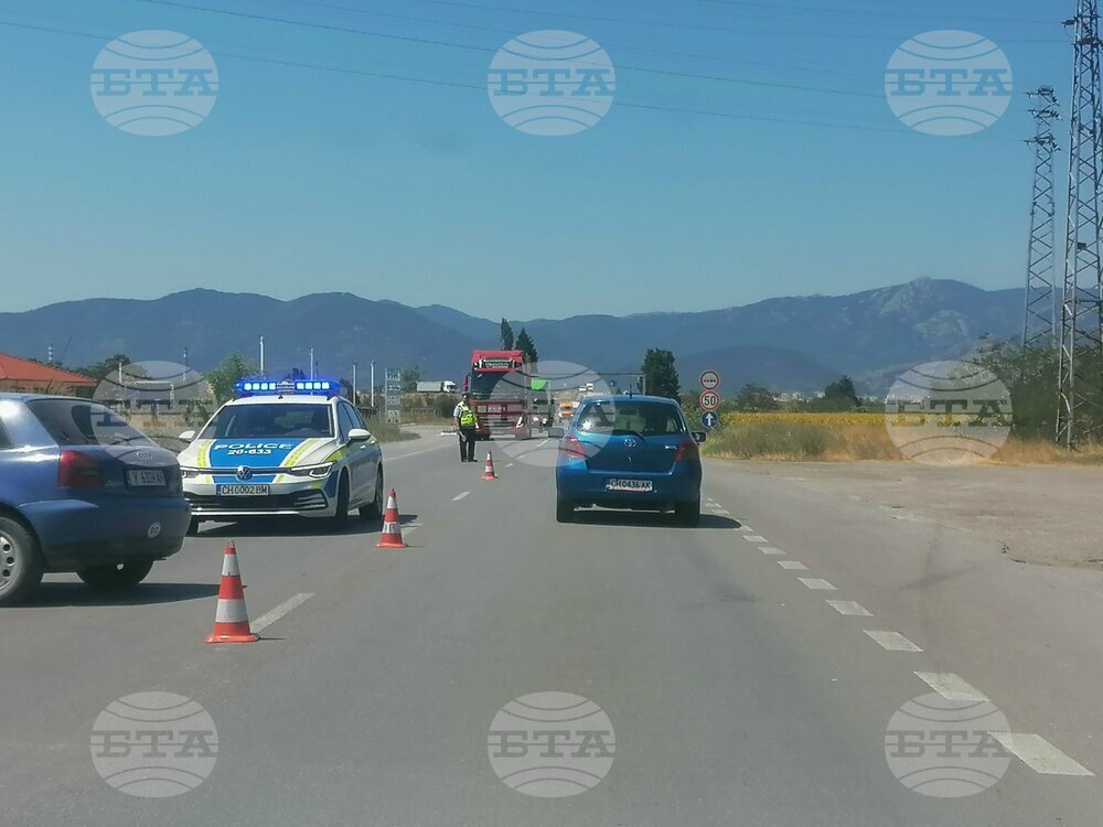 Катастрофа затруднява движението по пътя Сливен - Ямбол