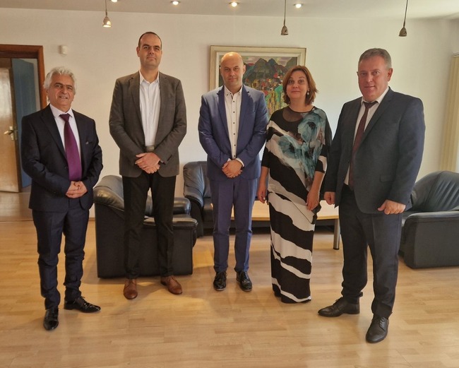 Областна администрация Смолян: Областният управител д-р Румен Пехливанов проведе информационна среща с представители на ръководството на EVN България