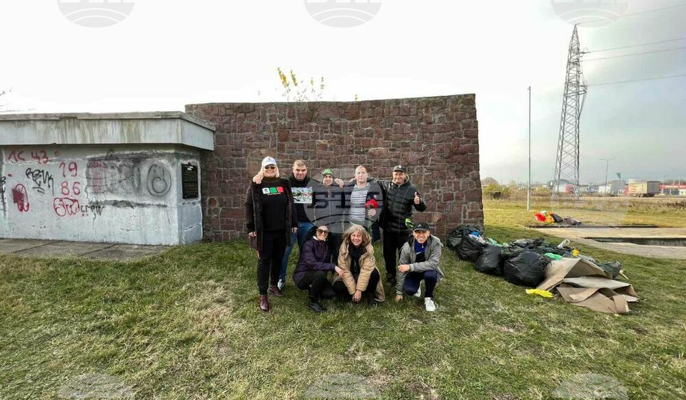 Възраждане: Членове на „Възраждане - Люлин“ почистиха военното гробище в Ниш, Сърбия, и го направиха вместо държавата