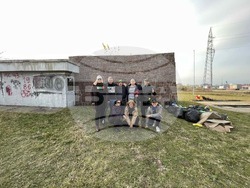 Снимка: Пресцентър Възраждане - Членове на „Възраждане - Люлин“ почистиха военното гробище в Ниш, Сърбия