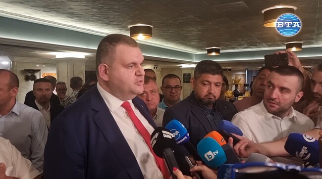 Това никога няма да си го простим и двамата с д-р Ахмед Доган – ако партията се разцепи по оста Доган - Пеевски, каза Делян Пеевски