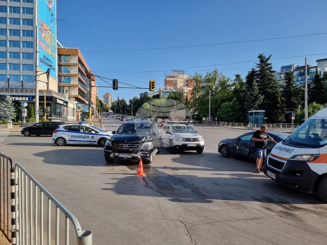 Катастрофа - бул. "Черни връх" с бул. "Св. Наум"