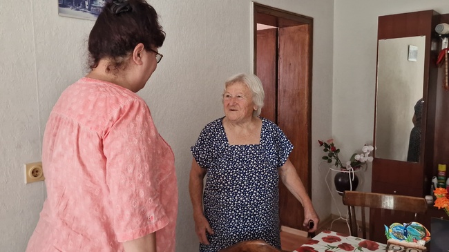 Близо 400 възрастни и хора с увреждания от община Шумен получават грижи в дома