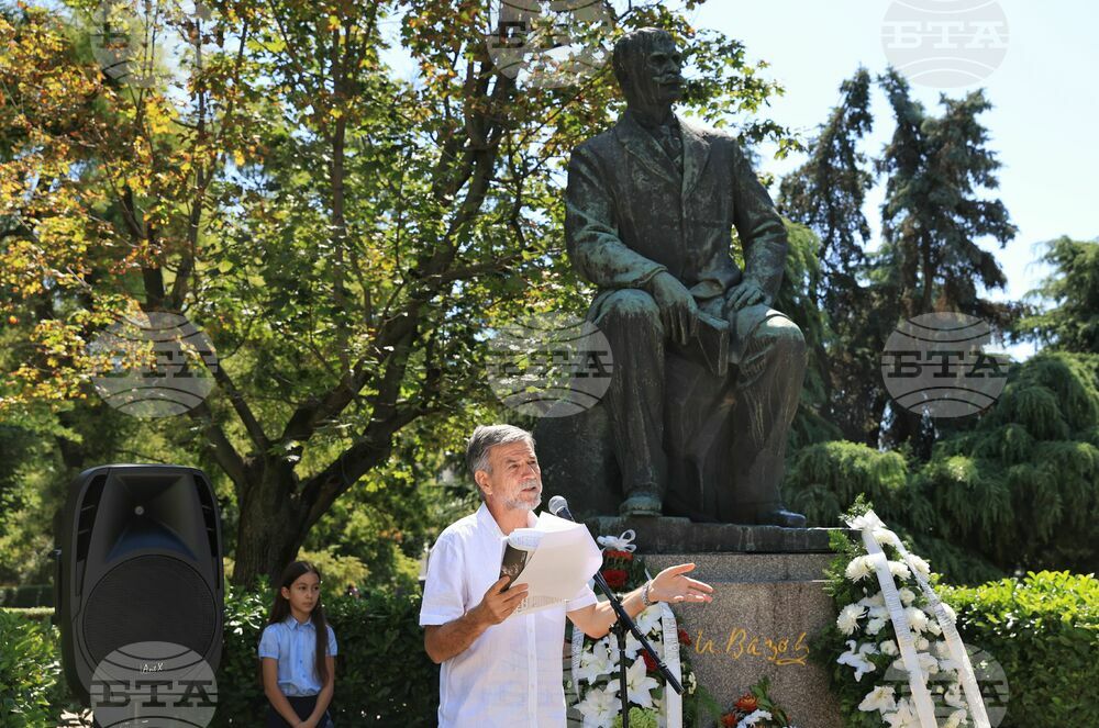 Да бъде вечно и живо творчеството на народния поет Иван Вазов, призова Атанас Капралов