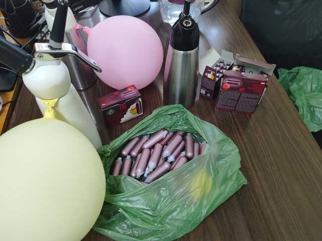 Столичната полиция иззе близо 3 000 капсули с райски газ при акция в Студентски град