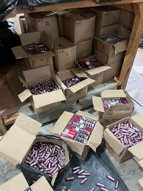 Полицаи заловиха младеж с 372 флакона с райски газ в Русе