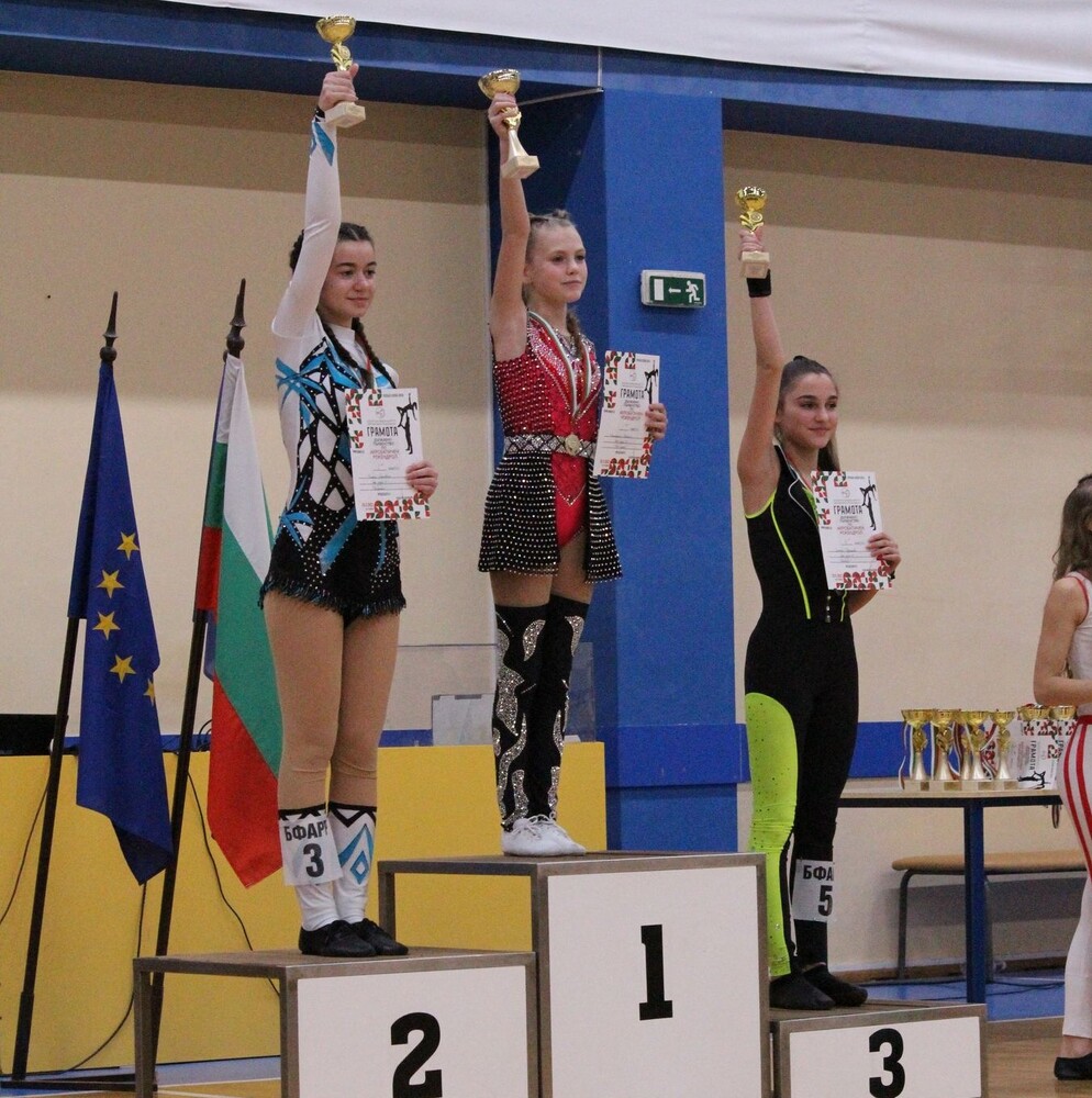 Община Ловеч: „Роксмайл“ - Ловеч завоюваха куп медали на Държавното първенство по акробатичен рокендрол