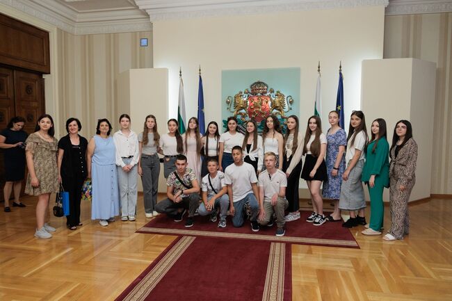 ЮЗУ „Неофит Рилски“ посрещна украински ученици и учители с български произход