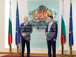 Държавният глава удостои с орден „Мадарски конник“ първа степен посланика на Република Кипър у нас Мариос Кундуридис