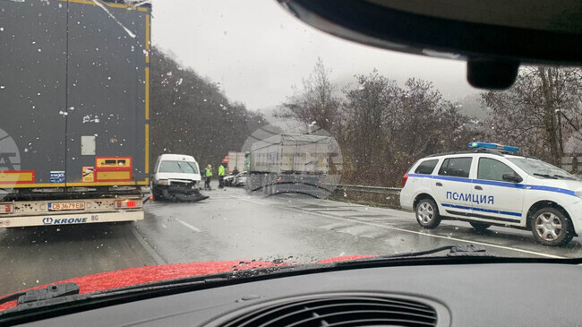 Шестнайсет души са ранени при катастрофи в страната през последното денонощие