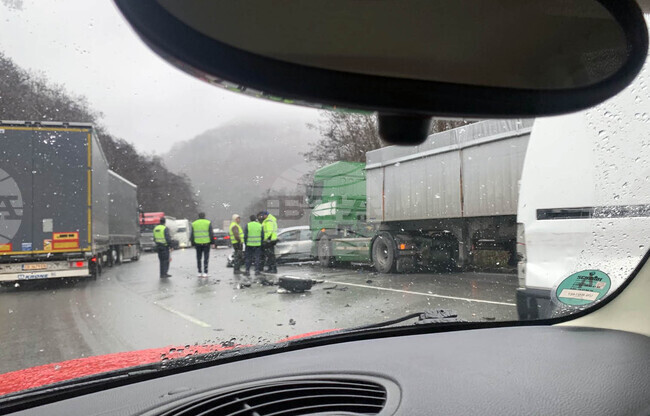 Жена на 53 години е загинала в катастрофата, която затвори за движение Прохода на Републиката