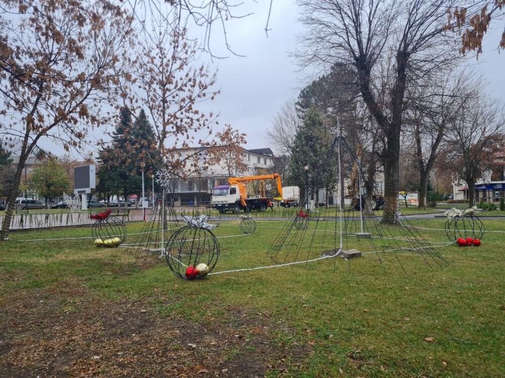 Община Момчилград: Празничната елха в Момчилград грейва на 1 декември