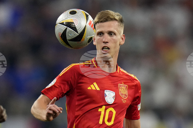 Футболистът на Барселона Дани Олмо отхвърли твърденията за напрежение в испанския национален отбор